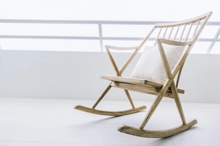صندلی راک گردان - چوبی و کرم رنگ 